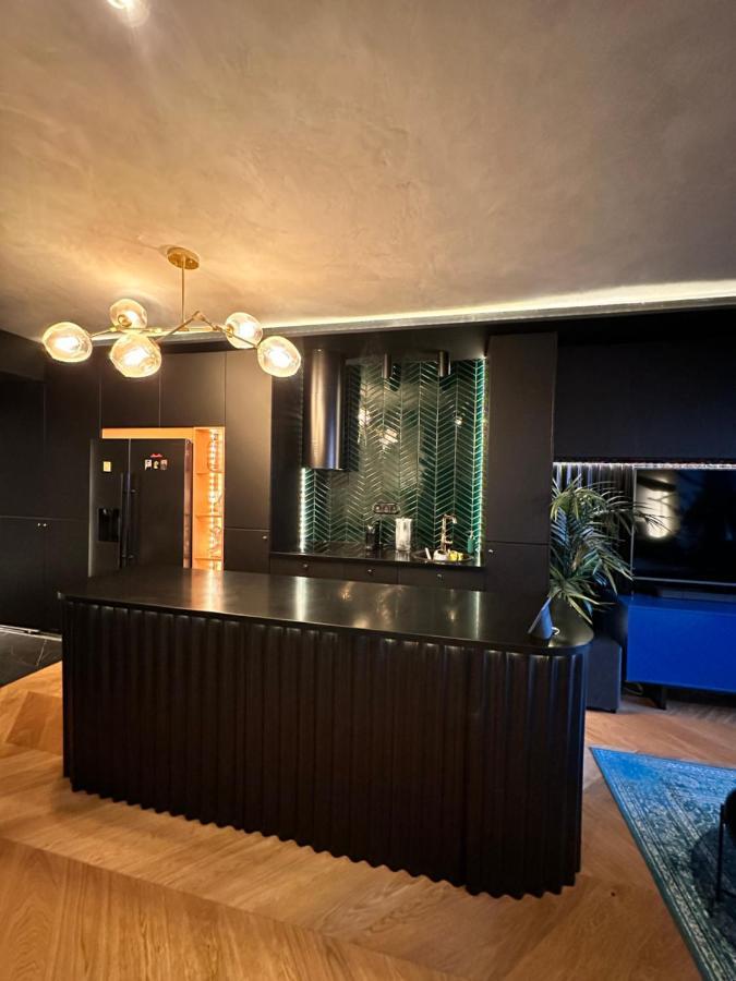 Appartement Skyline Elegance With Free Parking à Bratislava Extérieur photo