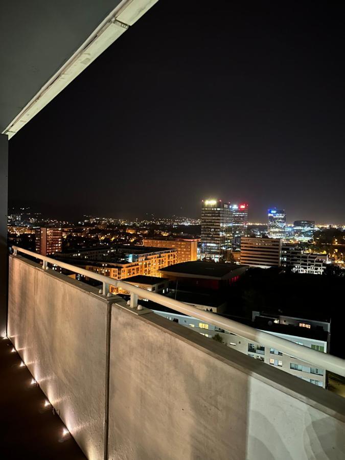 Appartement Skyline Elegance With Free Parking à Bratislava Extérieur photo