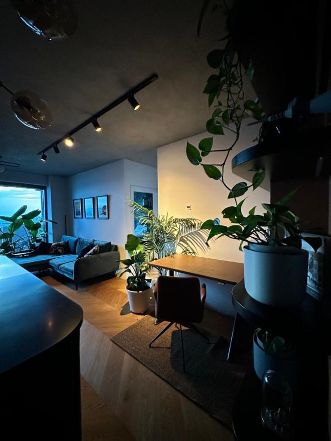 Appartement Skyline Elegance With Free Parking à Bratislava Extérieur photo