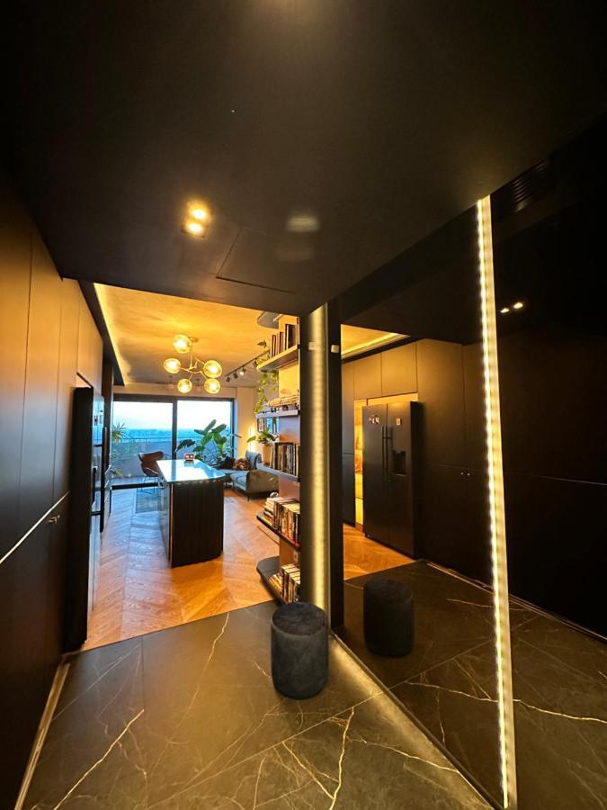 Appartement Skyline Elegance With Free Parking à Bratislava Extérieur photo