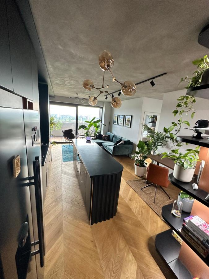 Appartement Skyline Elegance With Free Parking à Bratislava Extérieur photo