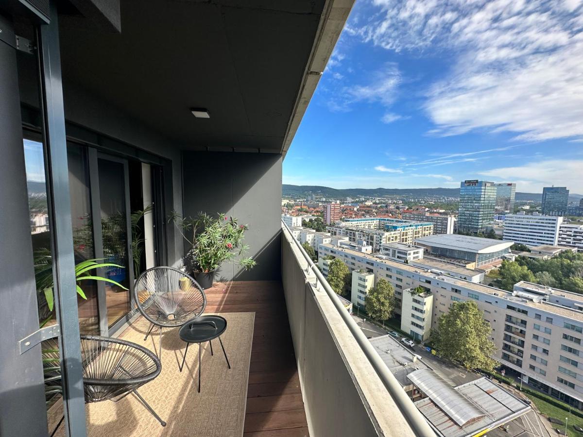 Appartement Skyline Elegance With Free Parking à Bratislava Extérieur photo